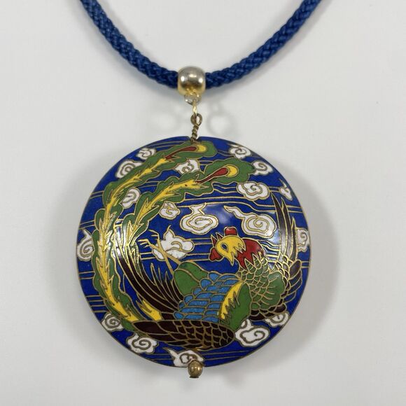 Vintage  Cloisonne Lucky Rooster Round Enamel Gold Tone Pendant Necklace Cord - Picture 1 of 9
